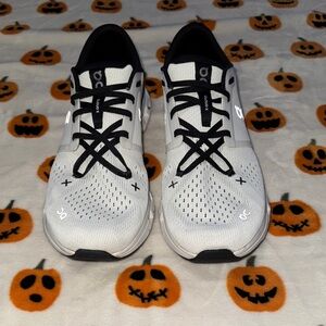 On Running Men's Athletic Shoes - White and Black